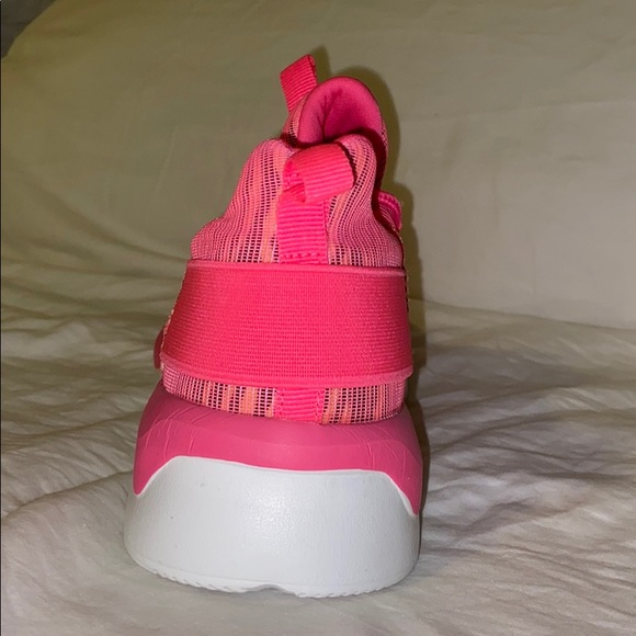 Brand new sneakers - Picture 2 of 4